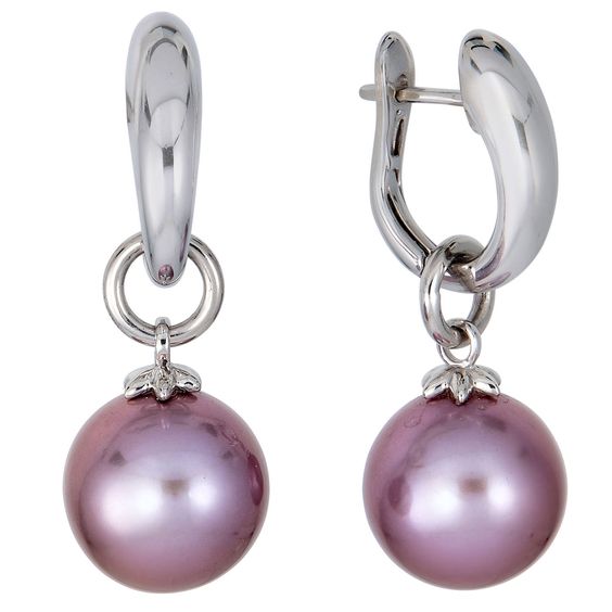 Freshwater pearls in natural color
